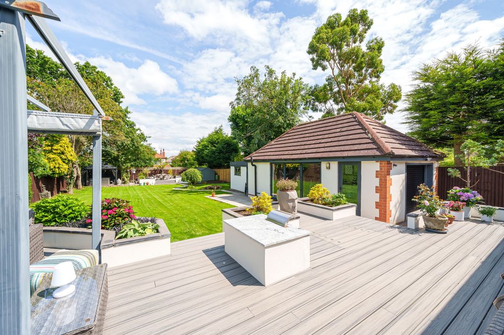 Property photo 3 of 54