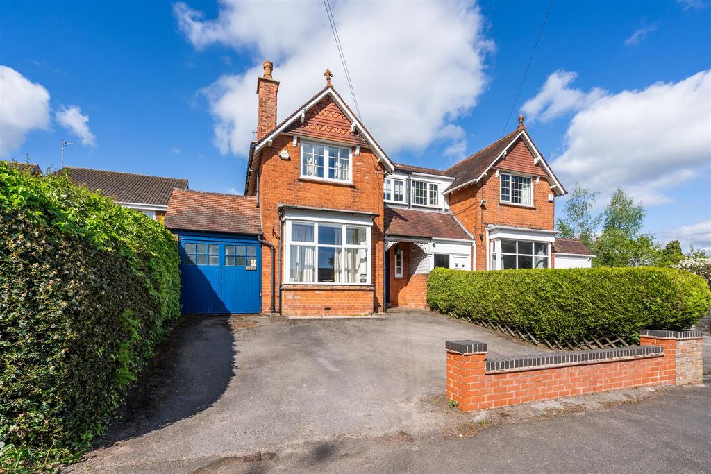 3 bed semi-detached house for saleStratford Road, Hockley Heath B94