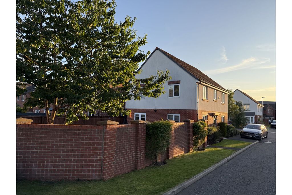 Property photo 2 of 17