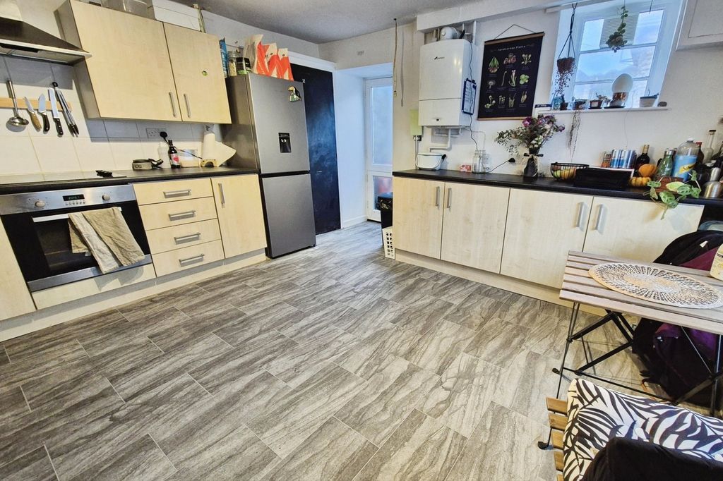 Property photo 2 of 8 Kitchen/Dining Room