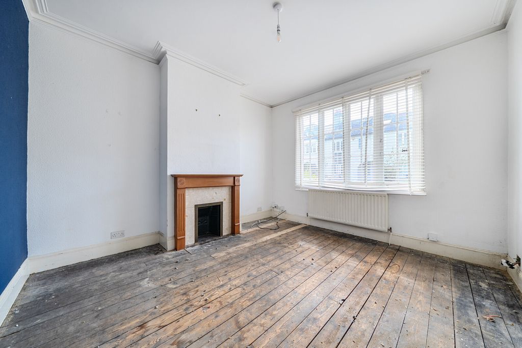 Property photo 2 of 15 Sitting Room