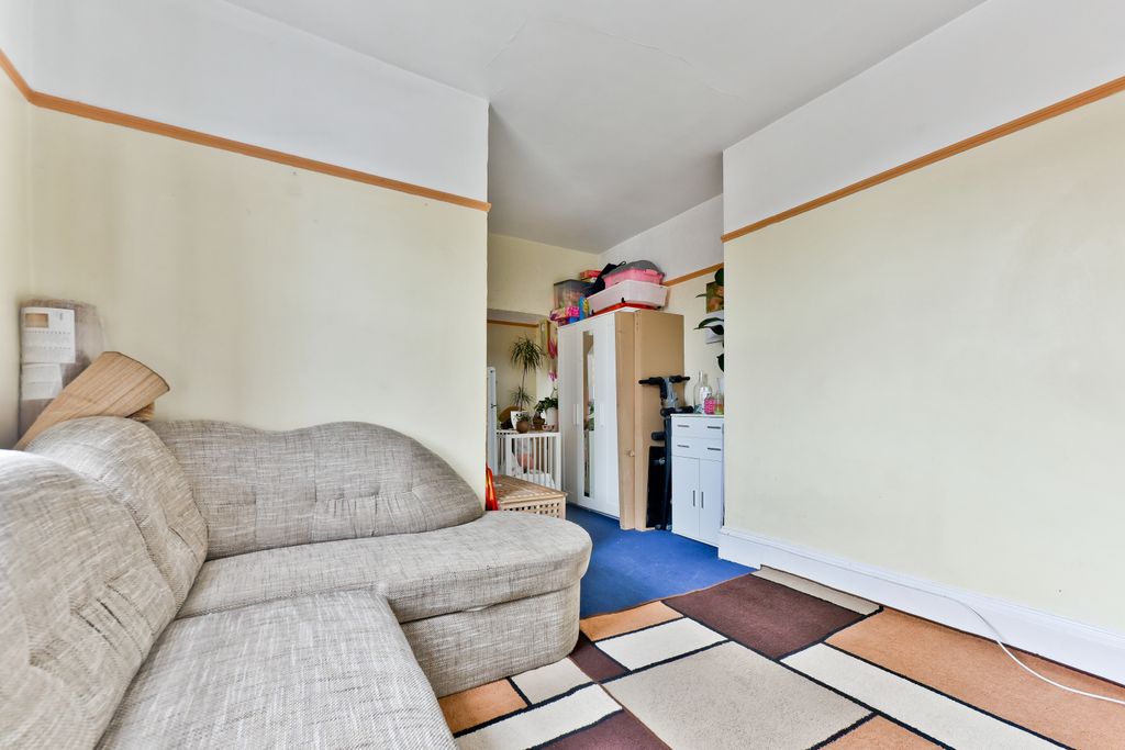 Property photo 3 of 6