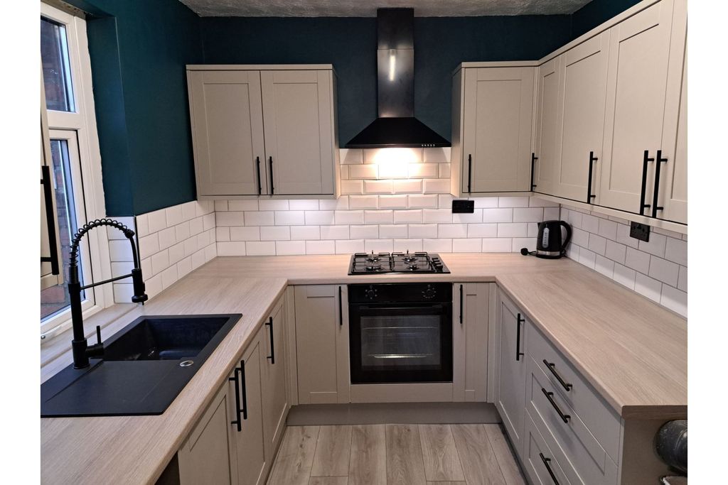 Property photo 1 of 17