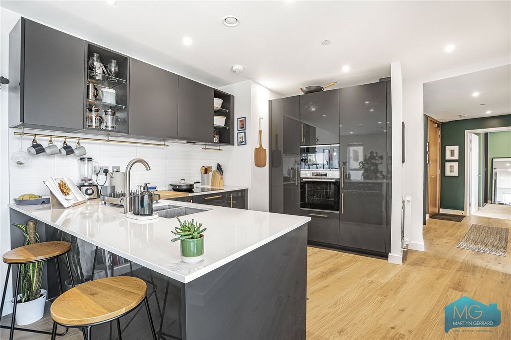 Property photo 2 of 19 Picture No. 16