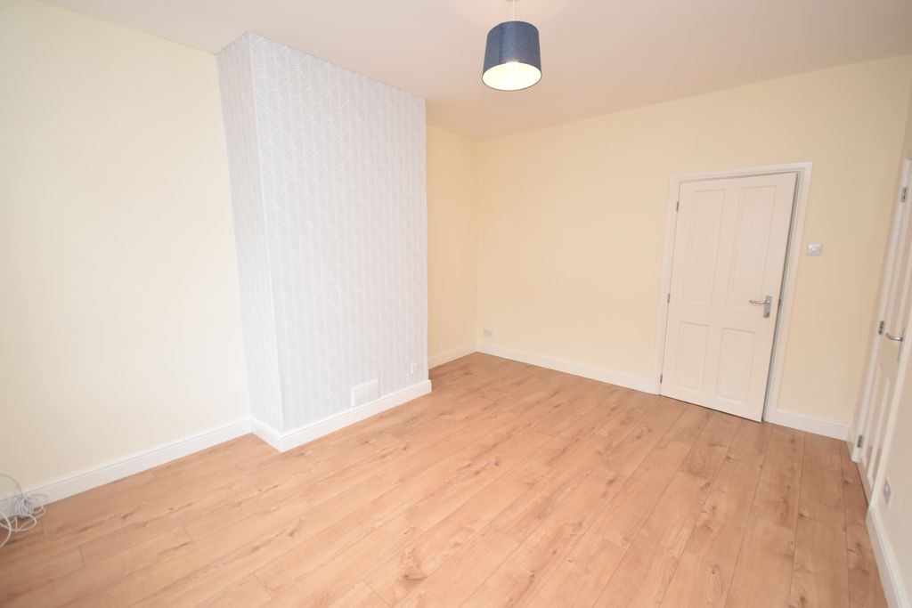 Property photo 3 of 14 Lounge