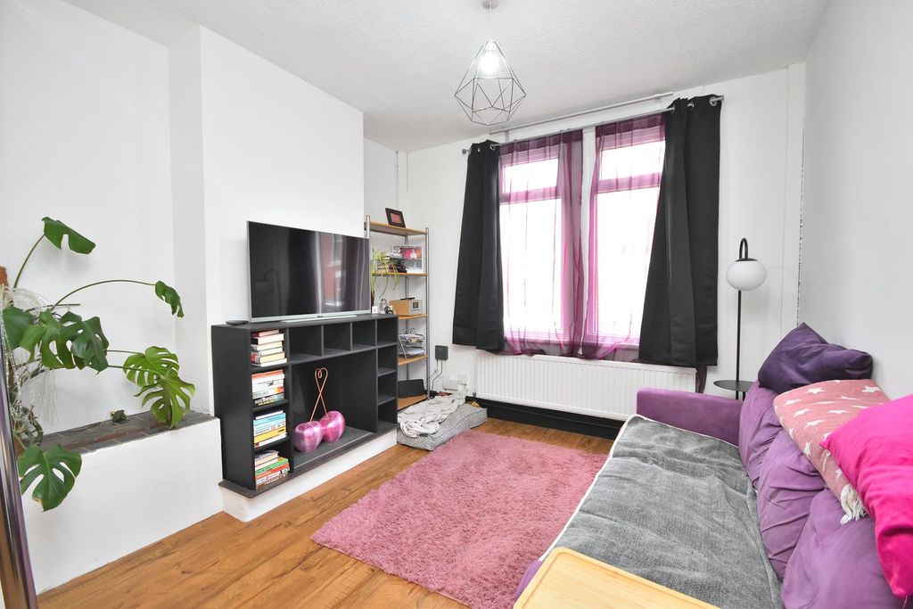 Property photo 3 of 9