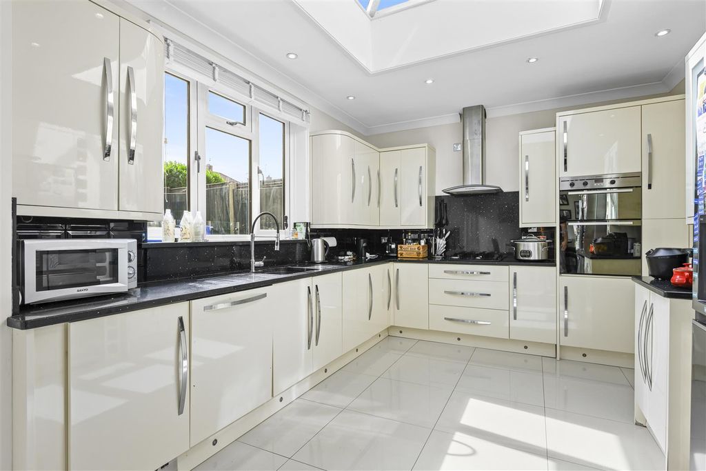 Property photo 2 of 34 2