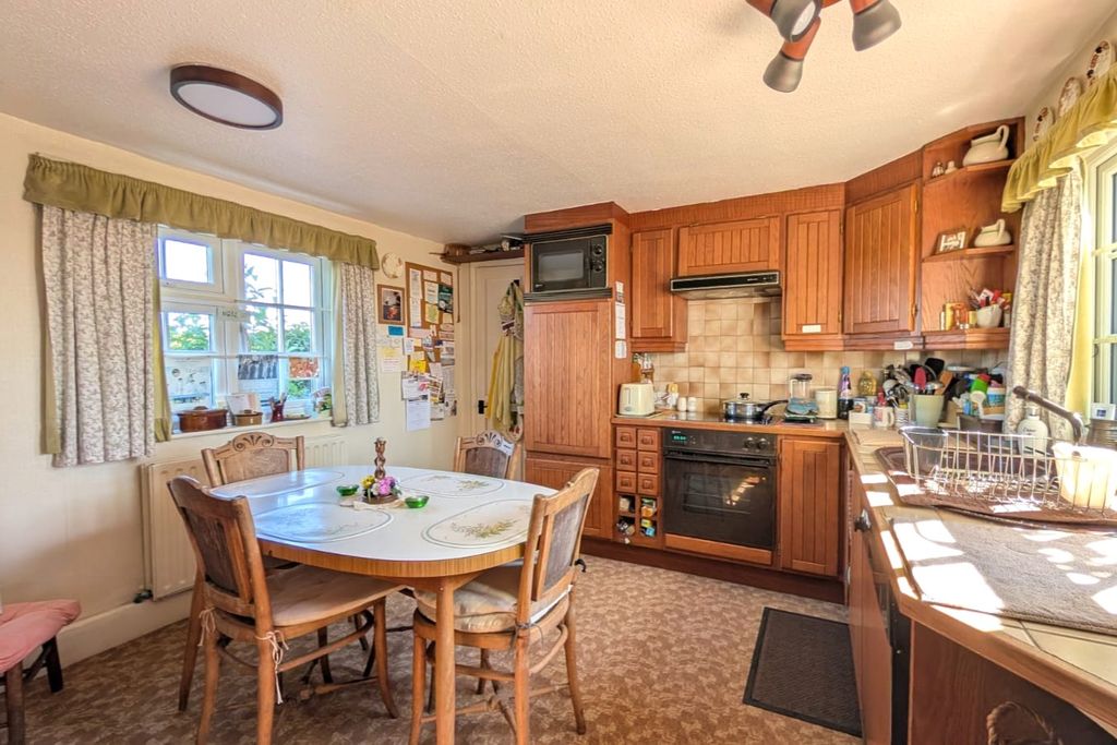 Property photo 3 of 43