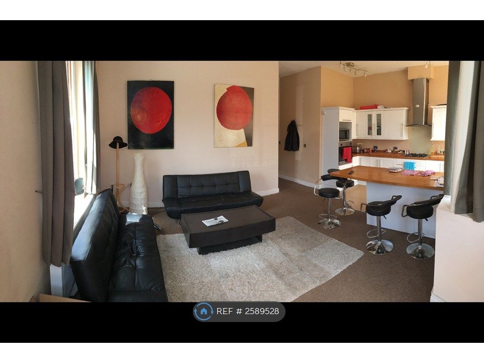 Property photo 3 of 14 Lounge