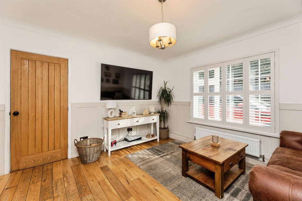 Property photo 3 of 24