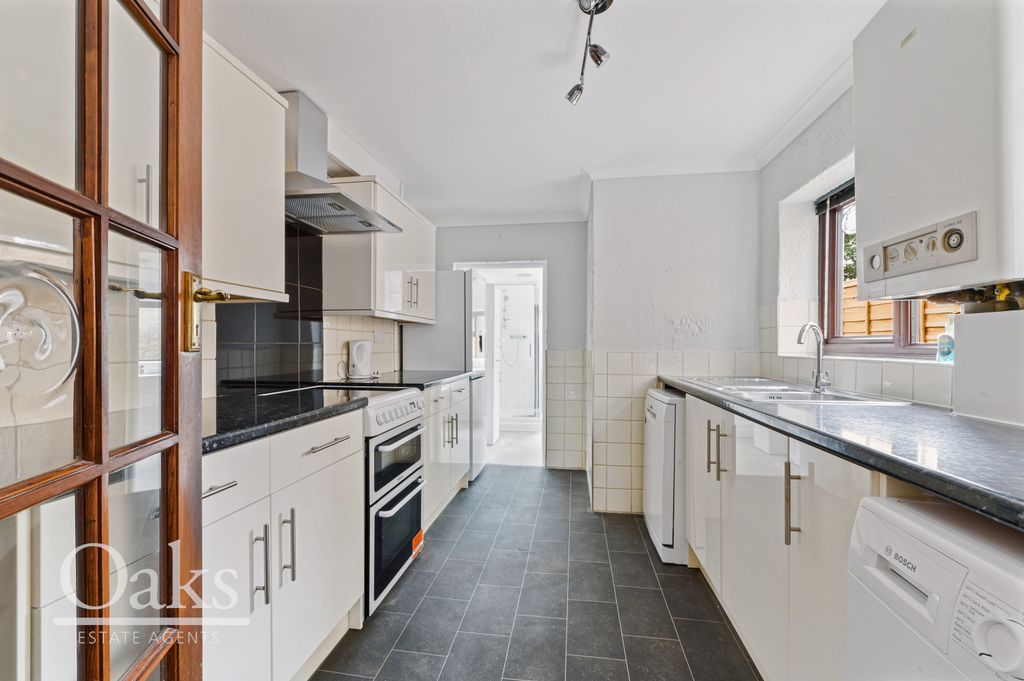 Property photo 3 of 8 Kitchen
