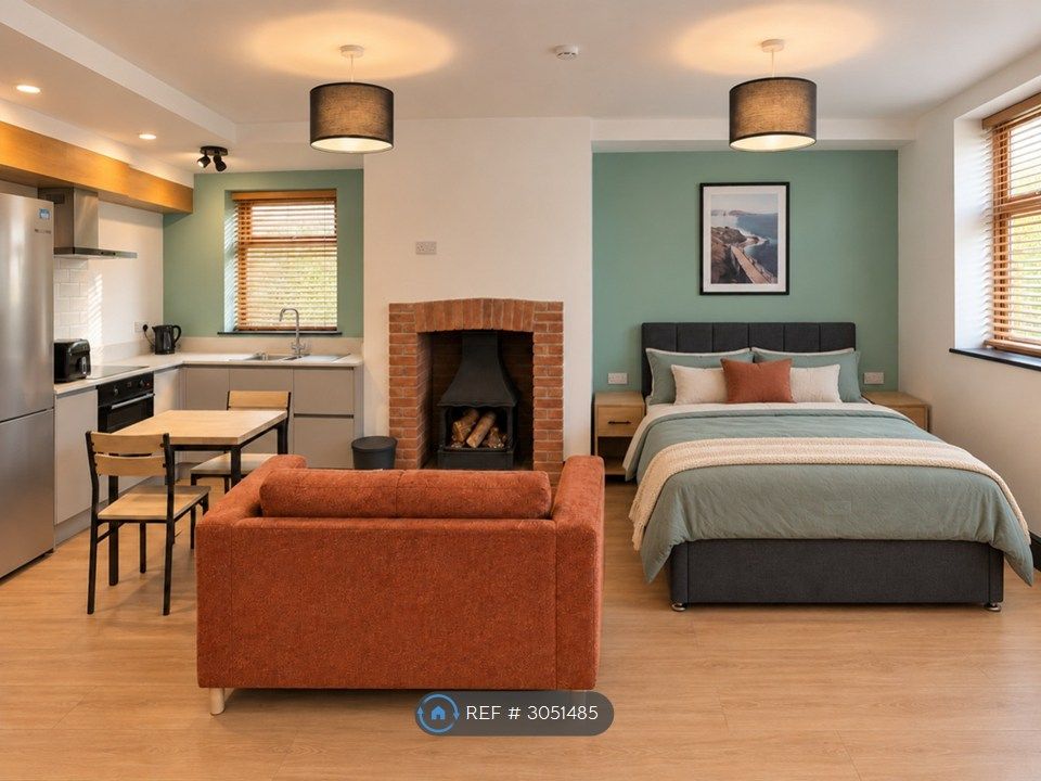 Property photo 2 of 8 Flat 2
