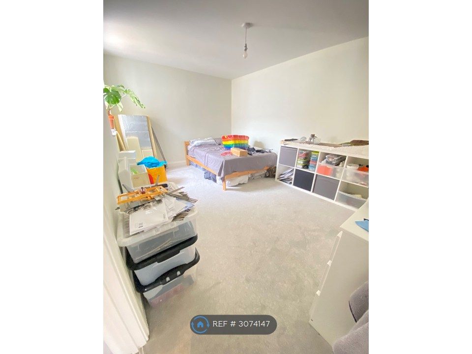 Property photo 2 of 6 Very Large Bedroom