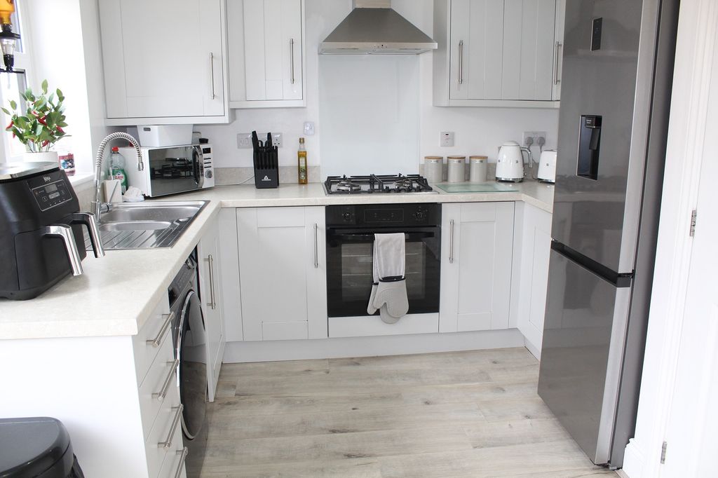 Property photo 2 of 13 Fitted Dining Kitchen