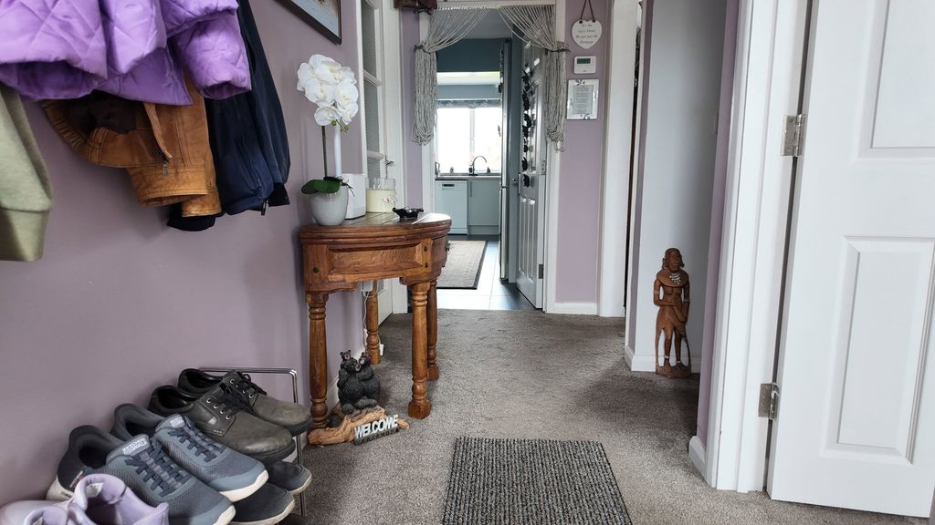 Property photo 3 of 23