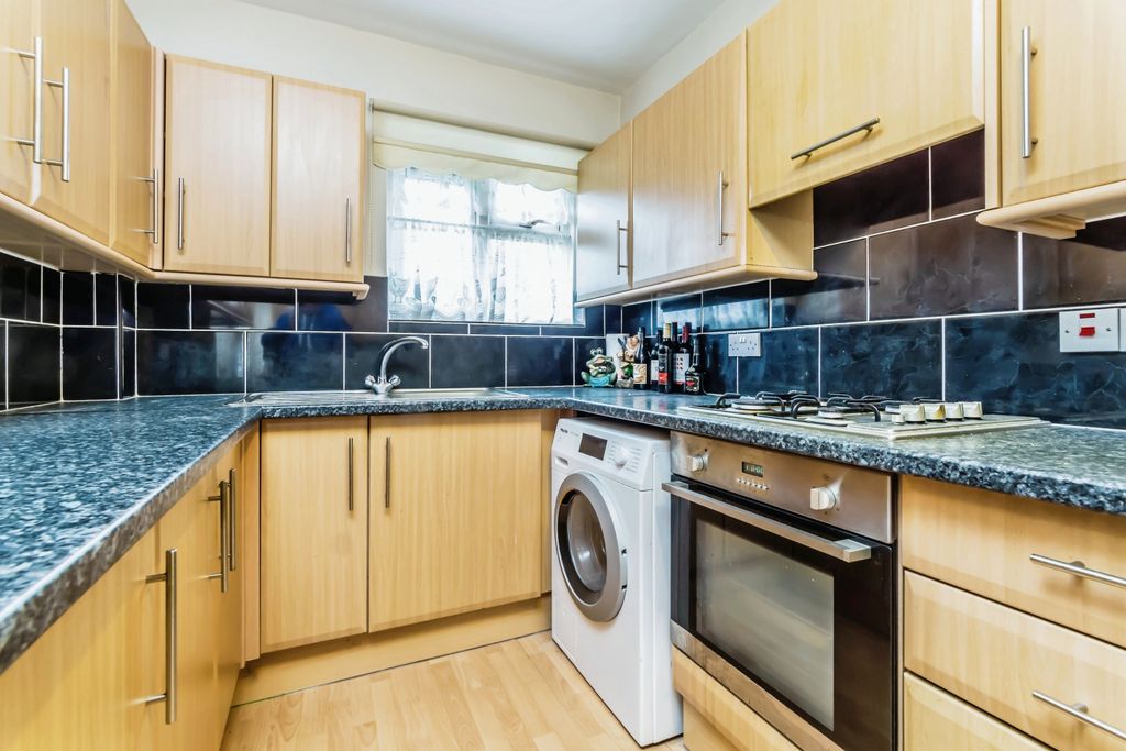 Property photo 2 of 17 Kitchen