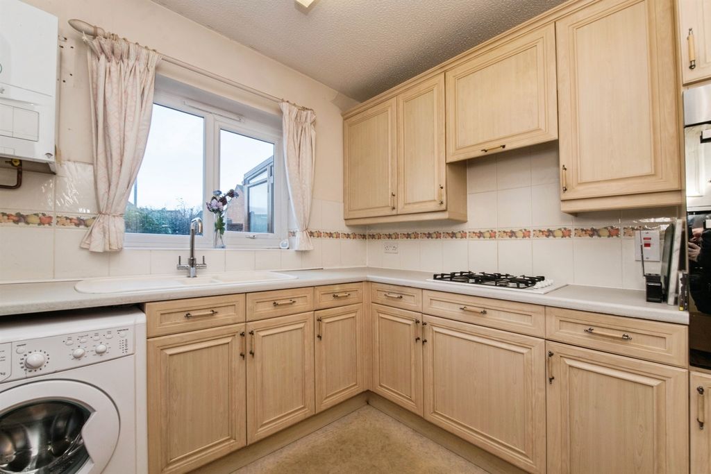 Property photo 2 of 17