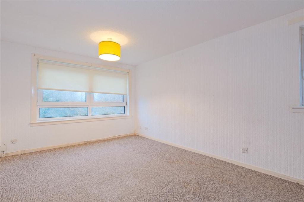 Property photo 2 of 11 Lounge