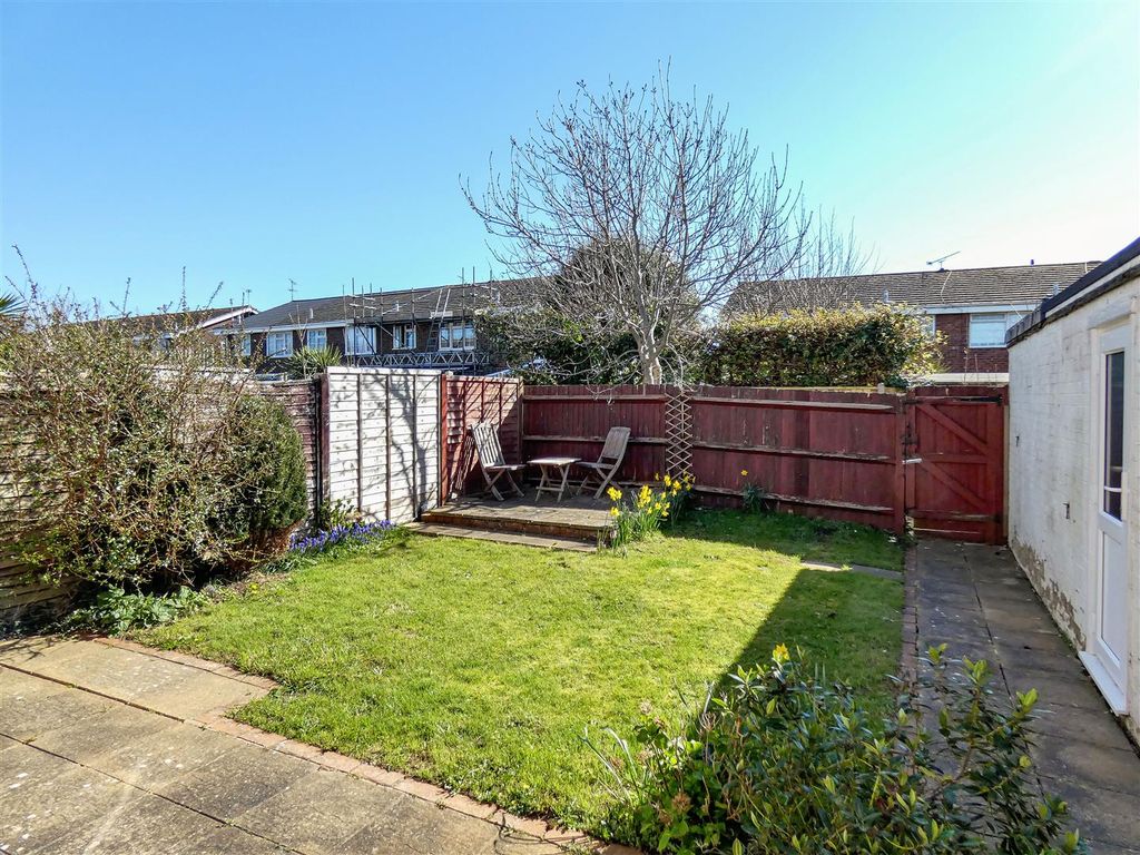 Property photo 2 of 15 South/East Facing Rear Garden