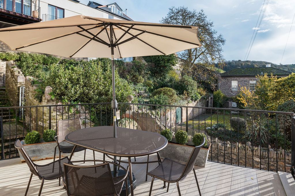 Property photo 2 of 15 Ferrystone, Kingswear