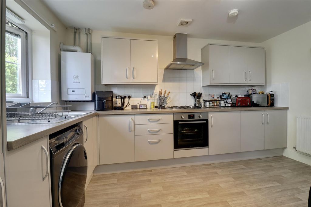 2 bed flat for salePriors Orchard, Southbourne, Emsworth PO10 photo 5