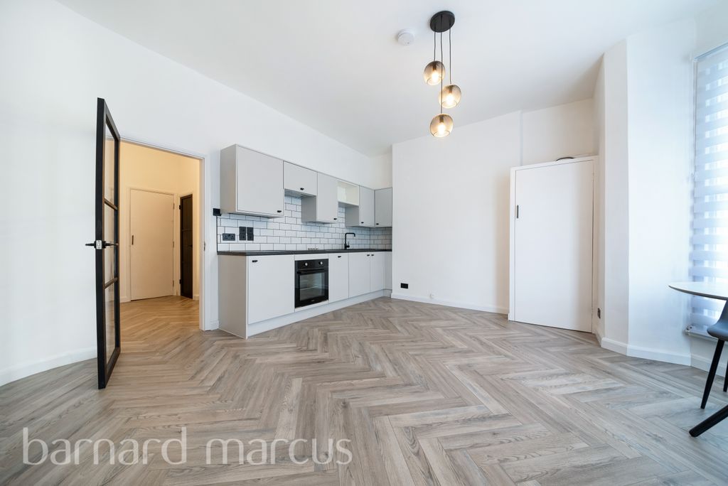 Property photo 3 of 8 Kitchen