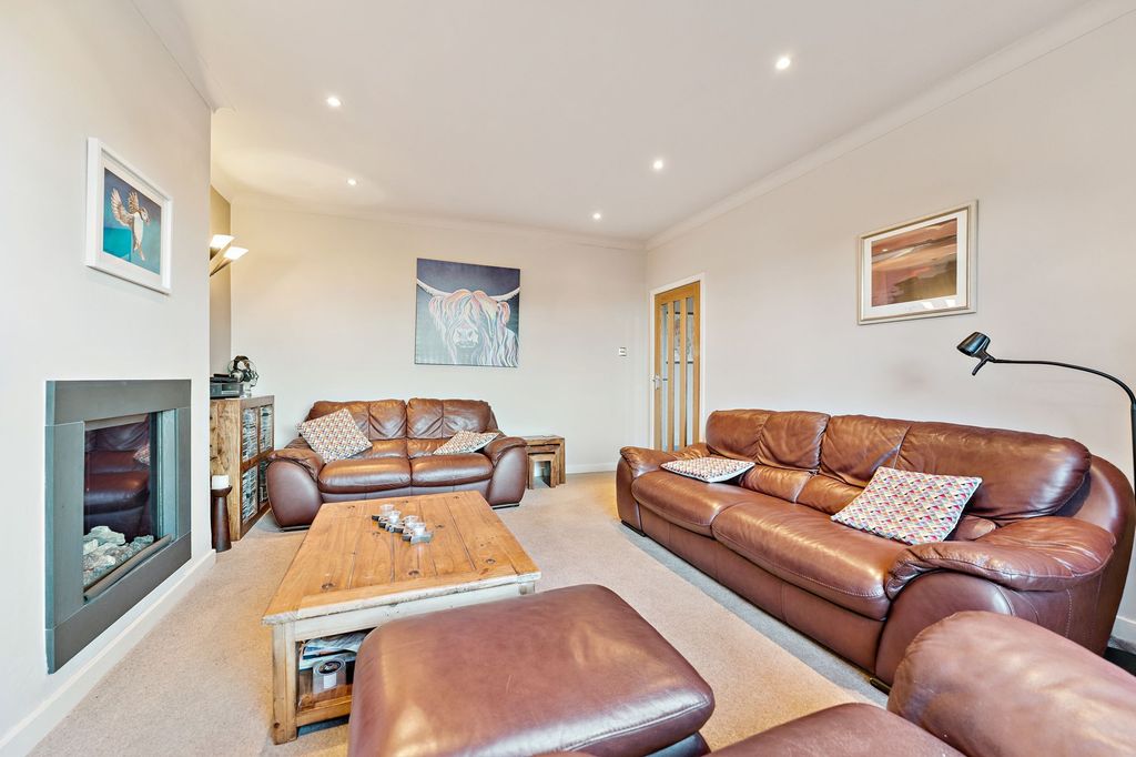 Property photo 3 of 40