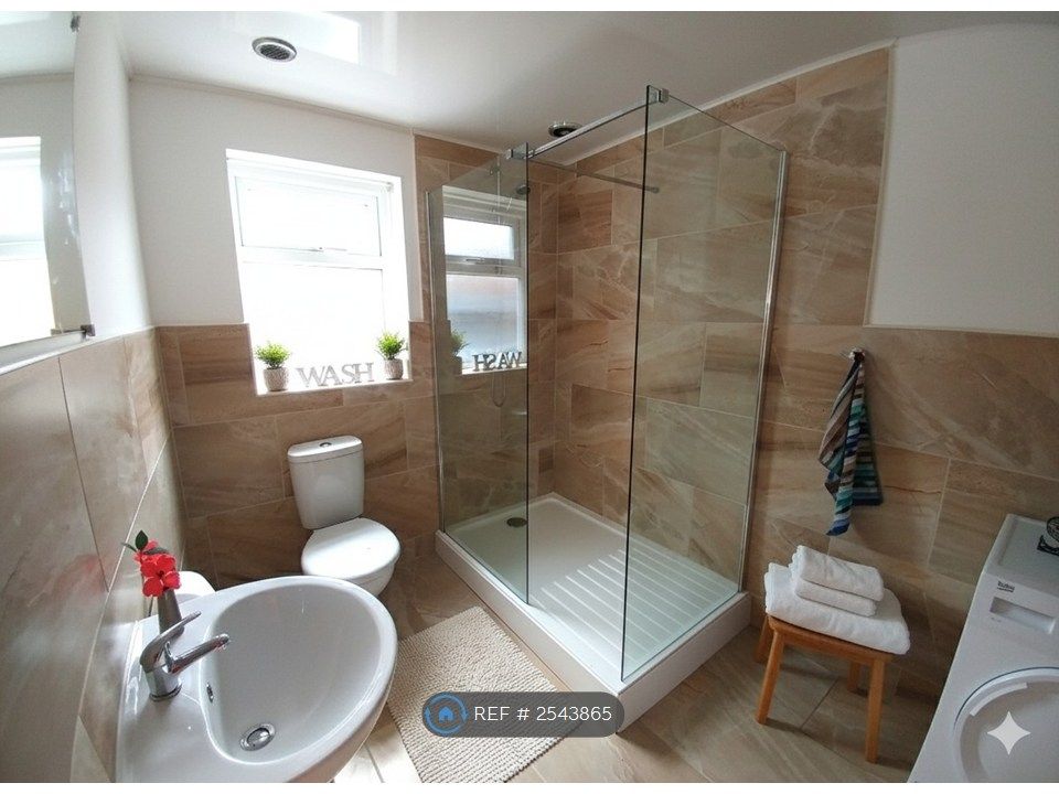 Property photo 3 of 9 Bathroom 1