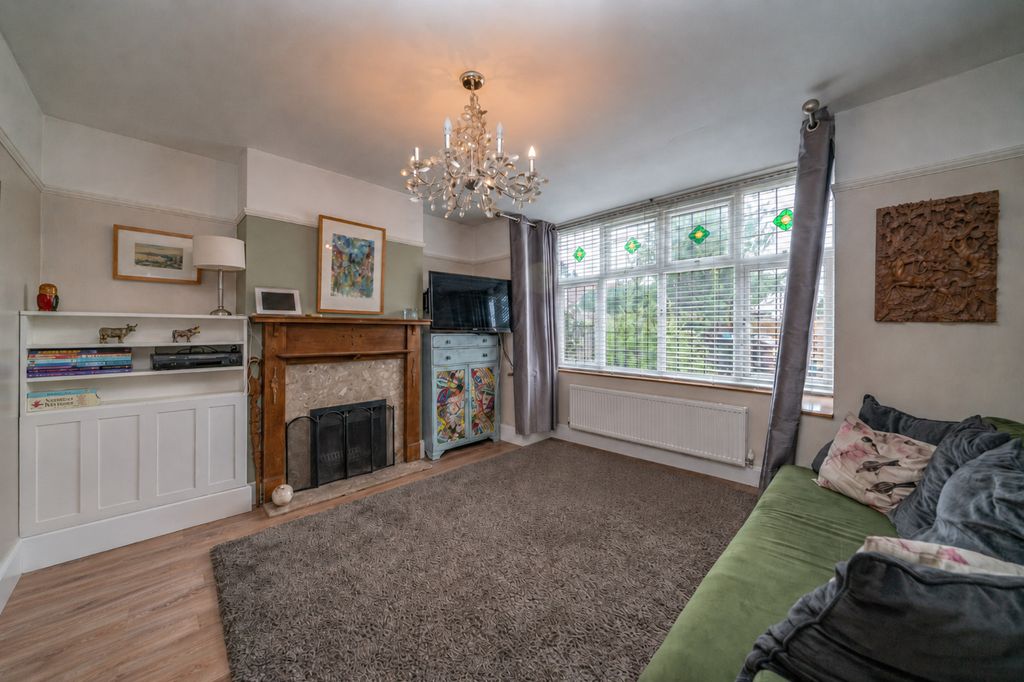Property photo 3 of 30 208-Tring-Road-Edits-3