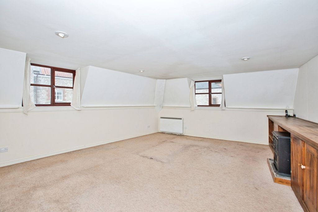 Property photo 3 of 17 Photo