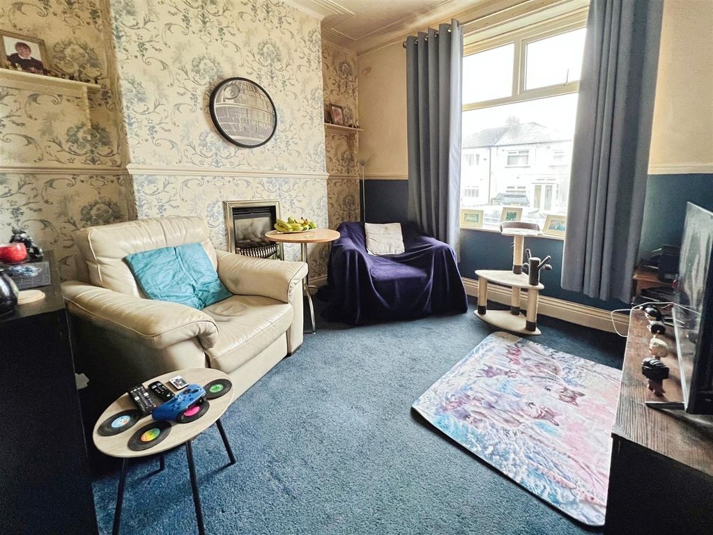 Property photo 2 of 22 Lounge