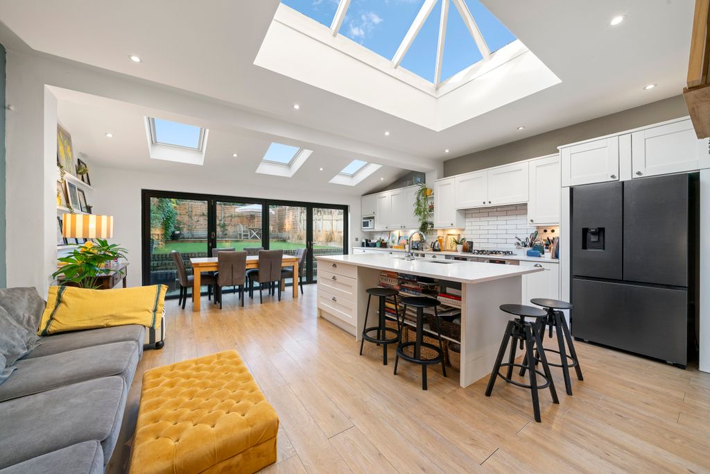 Property photo 2 of 22