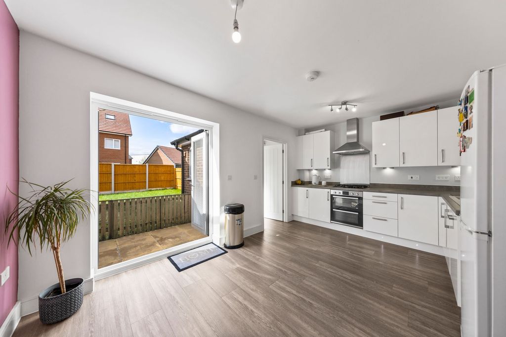 Property photo 3 of 21