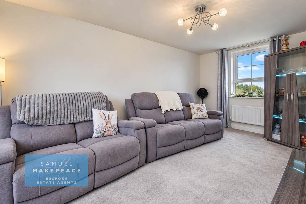 Property photo 3 of 27 Catterick Crescent (16)