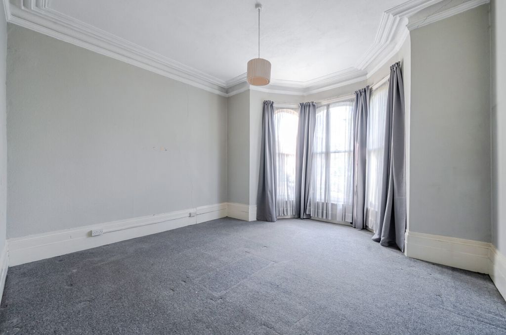 Property photo 3 of 11 1361319-6-68Dbe87...