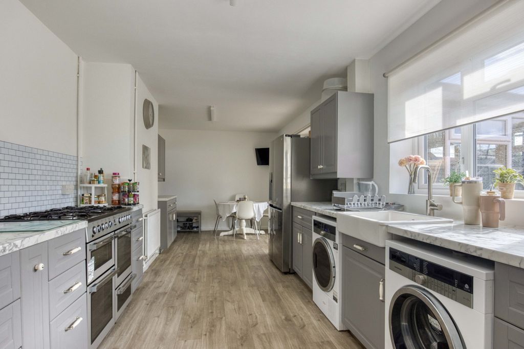 Property photo 3 of 19 Ewemove Taunton Crowcombe Road (3)