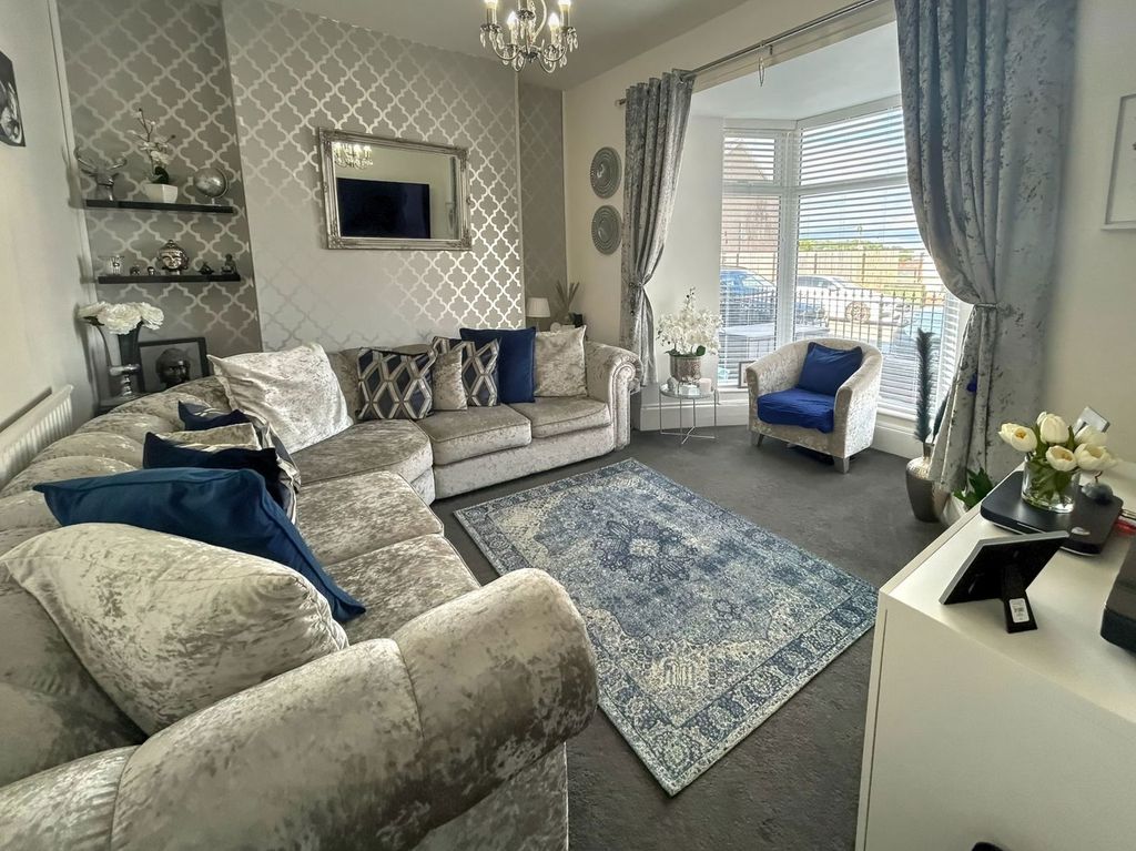 Property photo 2 of 31