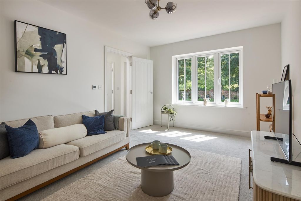 Property photo 3 of 9 Farriersgreen-14.Jpg