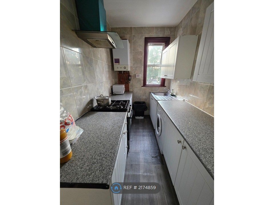 Property photo 3 of 9 Kitchen