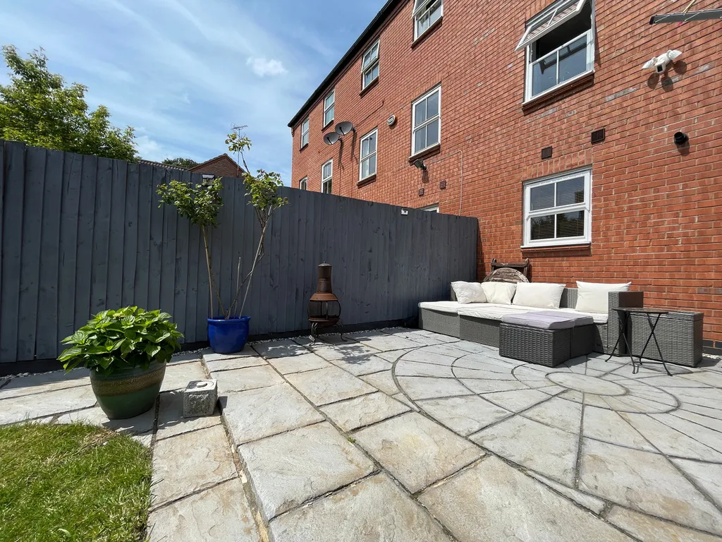 House in Walsall, Pheasey - More