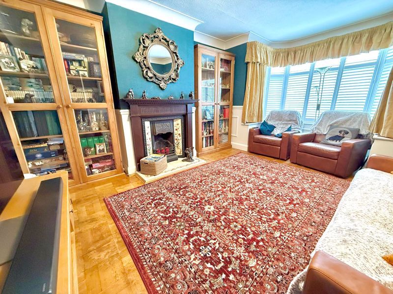 Property photo 3 of 22 Lounge