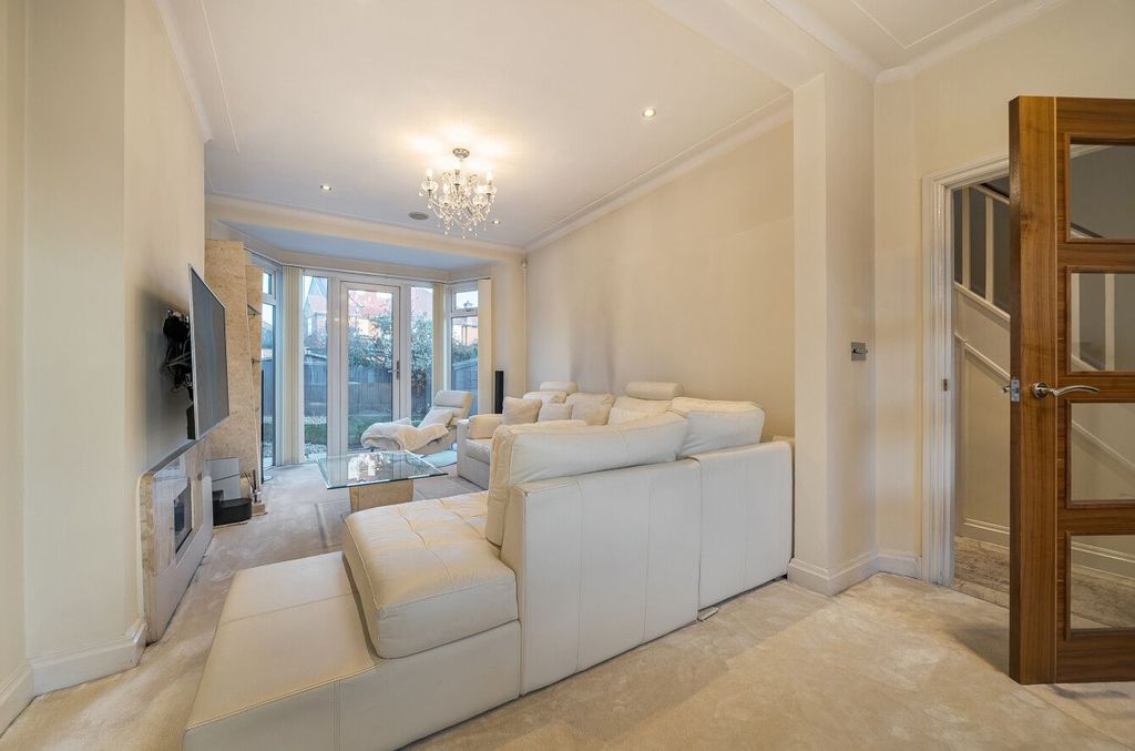 Property photo 3 of 17