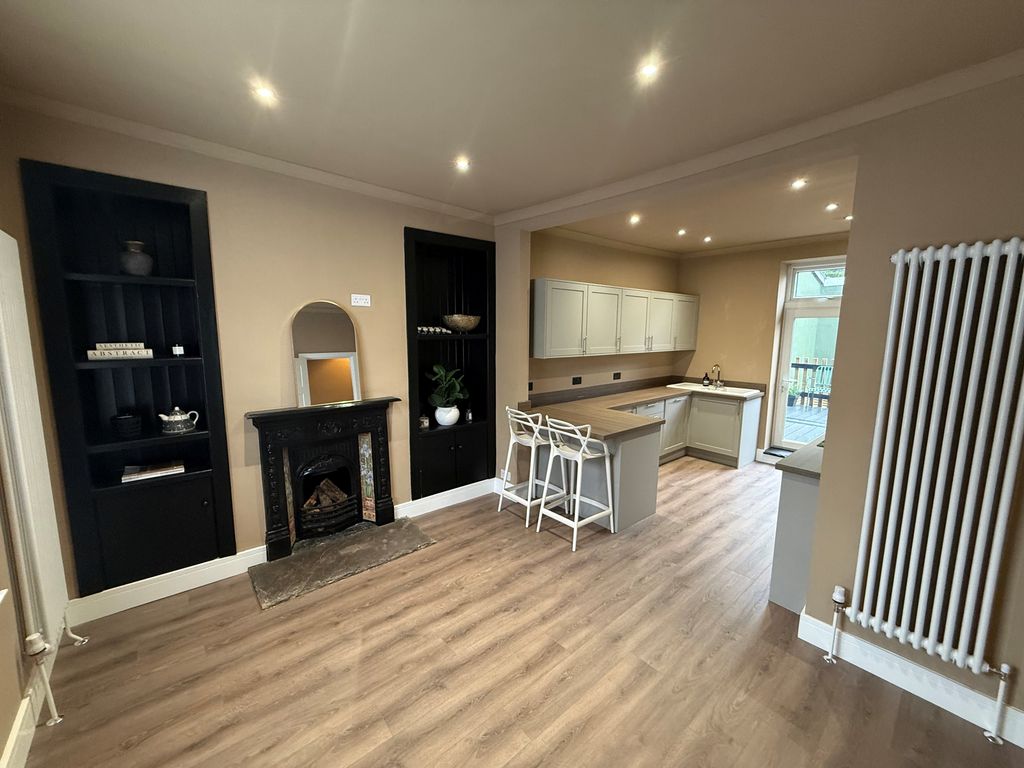 Property photo 1 of 16 Bedroom