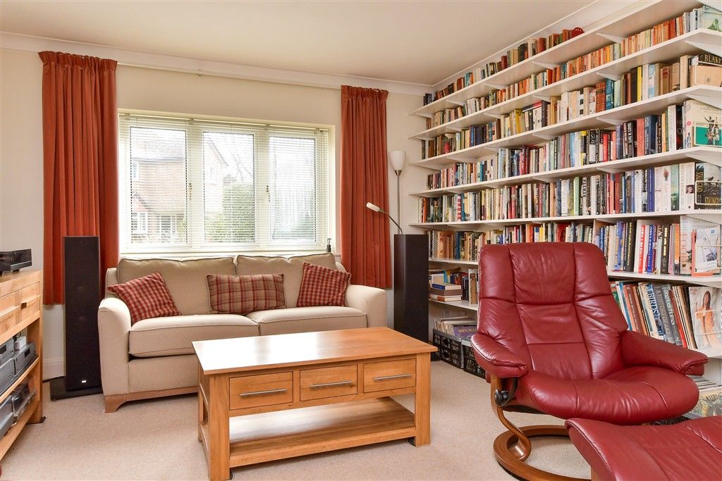 Property photo 3 of 15 Lounge