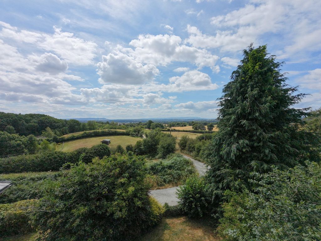 Property photo 2 of 33