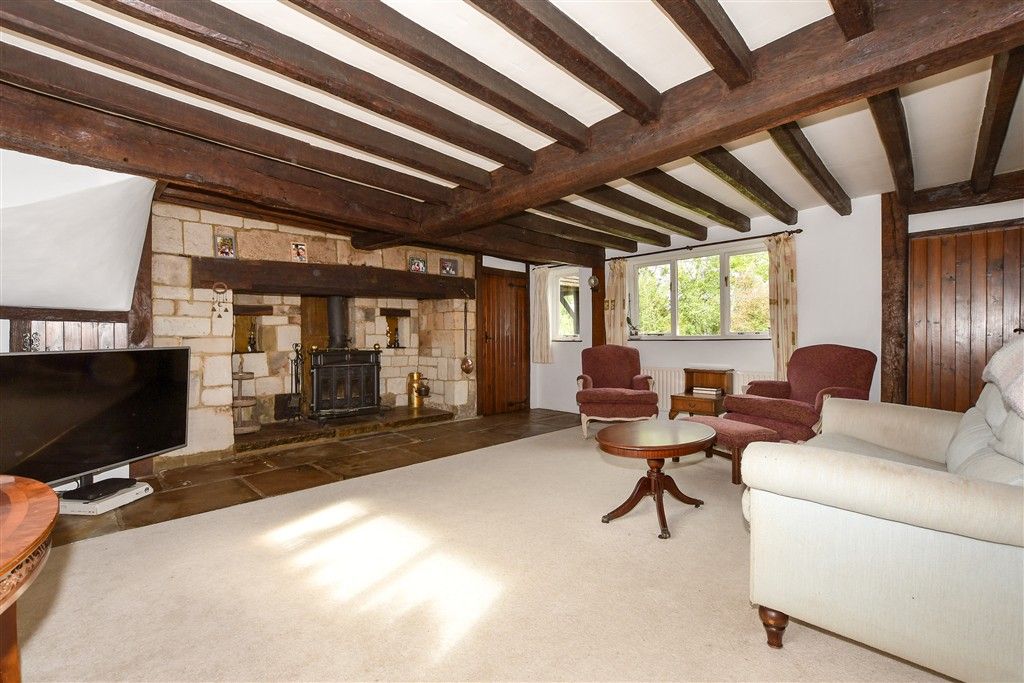 Property photo 3 of 20 Lounge