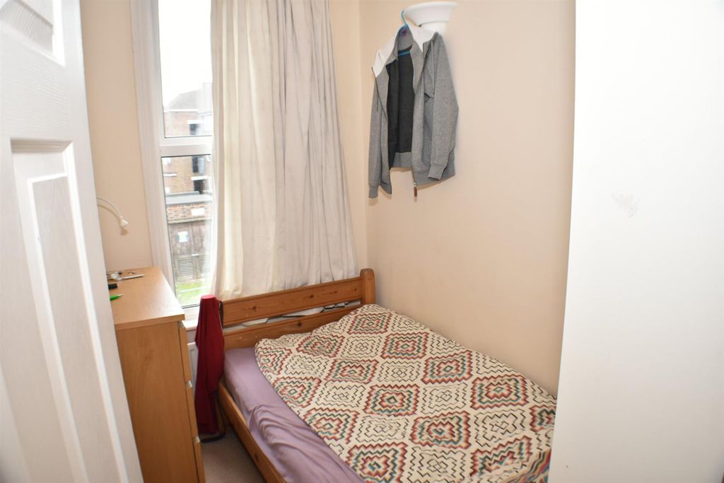 Property photo 3 of 6 Bedroom