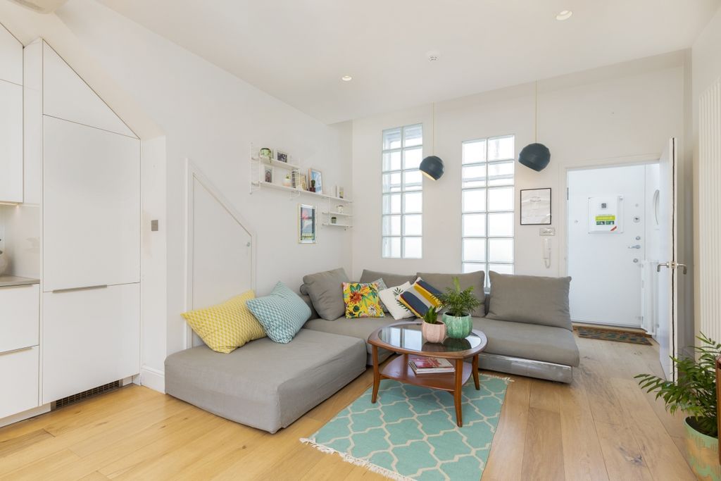 Property photo 2 of 10 Kings Henry Walk ...