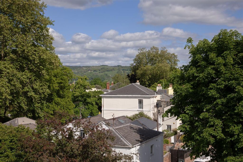 Additional image 11 of 2 bed flat for salePittville Lawn, Cheltenham GL52
