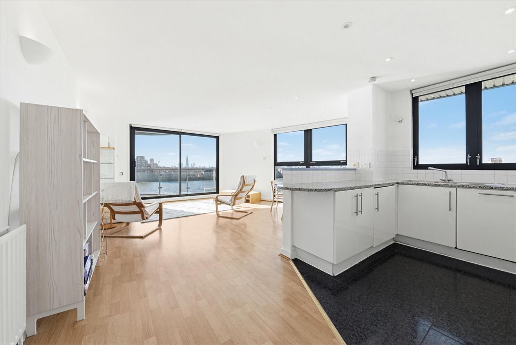 Property photo 2 of 17 Image